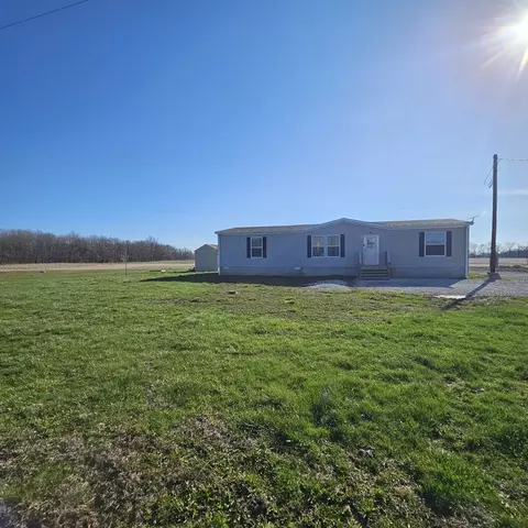 Exterior - 9196 N Riddle Ln, Ashley, IL 62808 photo 7 of 10