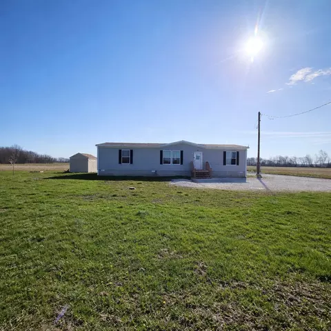 Exterior - 9196 N Riddle Ln, Ashley, IL 62808 photo 2 of 10