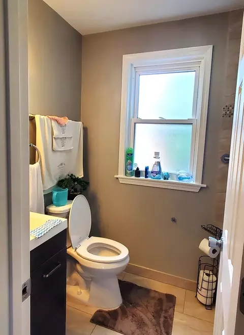 Bath - 449 N Jackson Blvd, Hillside, IL 60162 photo 1 of 2