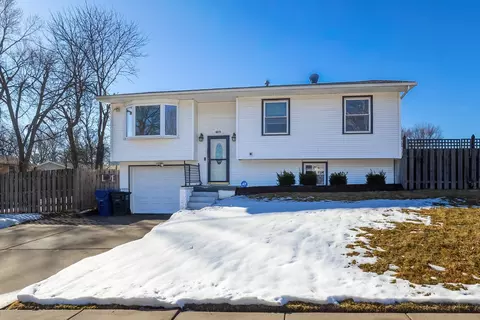4215 W 16th St, Davenport, IA 52804