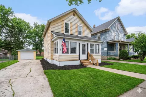 819 Pearl St, Aurora, IL 60505
