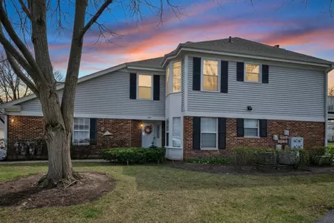 1903 Quaker Hollow Ln, Streamwood, IL 60107