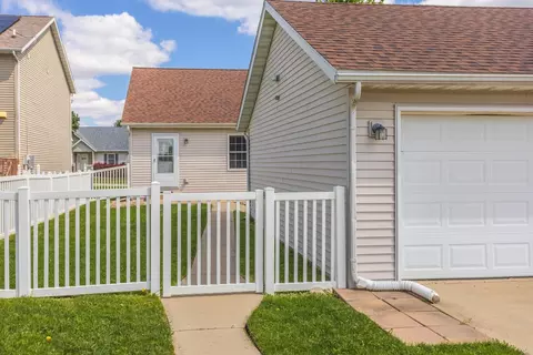 Exterior - 1109 Chippewa St, Normal, IL 61761 photo 6 of 9