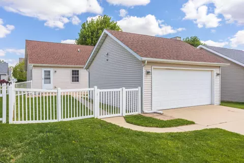 Exterior - 1109 Chippewa St, Normal, IL 61761 photo 5 of 9