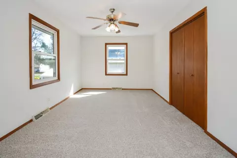 Bedroom - 712 E Lincoln St, Bloomington, IL 61701 photo 2 of 8