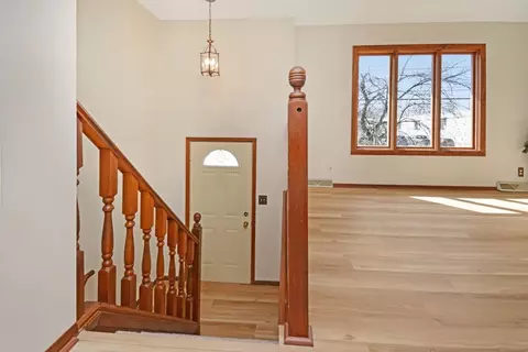 Entry Way - 712 E Lincoln St, Bloomington, IL 61701 photo 1 of 2