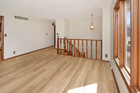 Living - 712 E Lincoln St, Bloomington, IL 61701 photo 2 of 6
