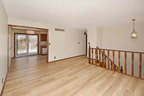 Living - 712 E Lincoln St, Bloomington, IL 61701 photo 3 of 6