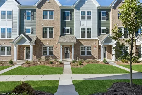 137 Yorktown Ct, Libertyville, IL 60048