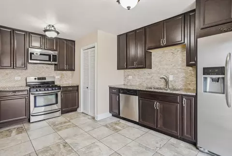 Kitchen - 41 Willow Rd, Matteson, IL 60443 photo 1 of 2