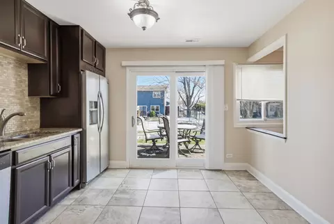 Kitchen - 41 Willow Rd, Matteson, IL 60443 photo 2 of 2