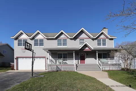 301 Tanager Dr, Woodstock, IL 60098