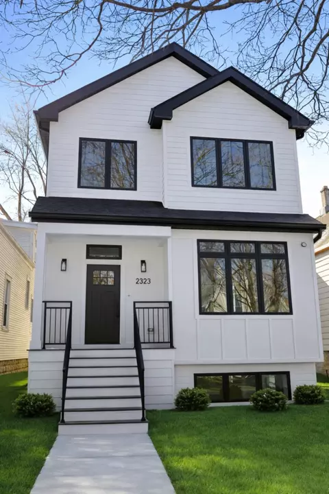 2323 W Farragut Ave, Chicago, IL 60625