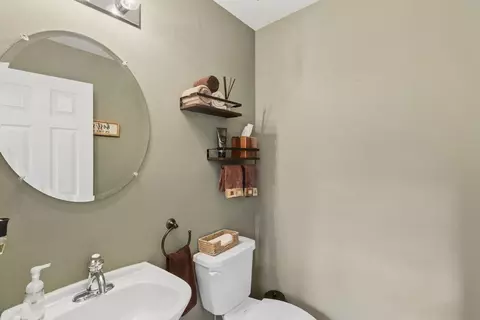 Bath - 3800 Ashley Ct, Rolling Meadows, IL 60008 photo 1 of 4