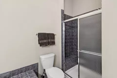 Bath - 3800 Ashley Ct, Rolling Meadows, IL 60008 photo 4 of 4