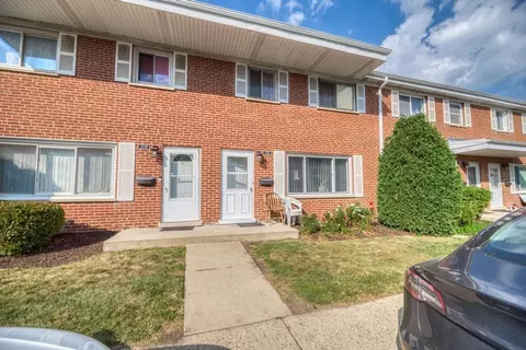 1176 N Boxwood Dr #A, Mount Prospect, IL 60056