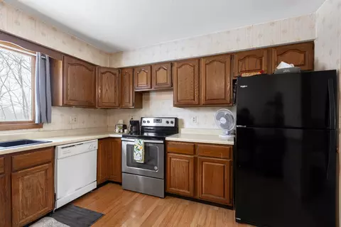 Kitchen - 5615 Bunny Ave, Mchenry, IL 60051 photo 1 of 2