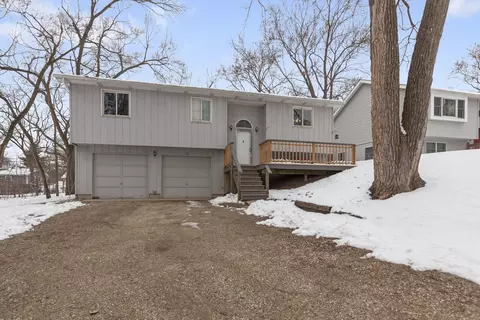 Exterior - 5615 Bunny Ave, Mchenry, IL 60051 photo 2 of 5