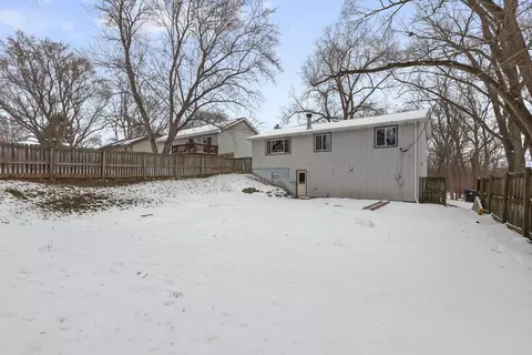 Exterior - 5615 Bunny Ave, Mchenry, IL 60051 photo 4 of 5