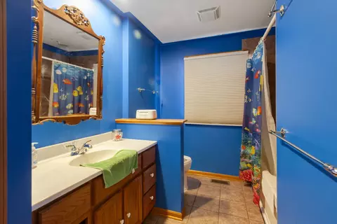 Bath - 5615 Bunny Ave, Mchenry, IL 60051 photo 1 of 2