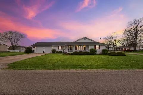 401 Gehle St, Saint Peter, IL 62880