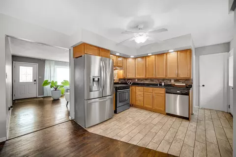 Kitchen - 17509 Maple Ave, Lansing, IL 60438 photo 2 of 3