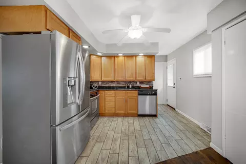 Kitchen - 17509 Maple Ave, Lansing, IL 60438 photo 3 of 3