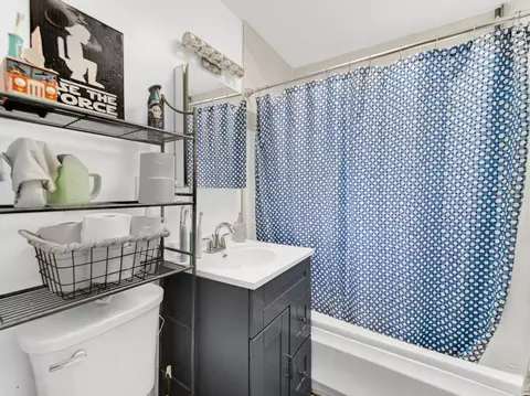 Bath - 31 E 14th Pl, Lombard, IL 60148 photo 1 of 1