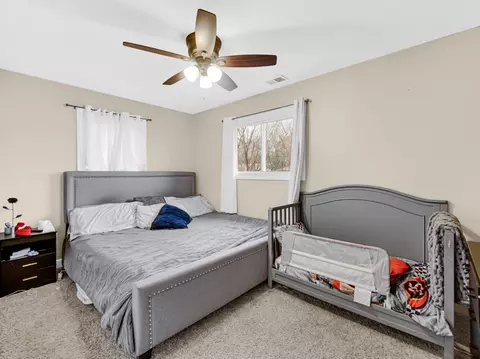 Bedroom - 31 E 14th Pl, Lombard, IL 60148 photo 3 of 4