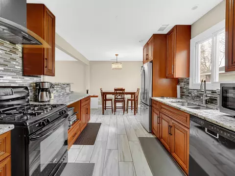 Kitchen - 31 E 14th Pl, Lombard, IL 60148 photo 1 of 2