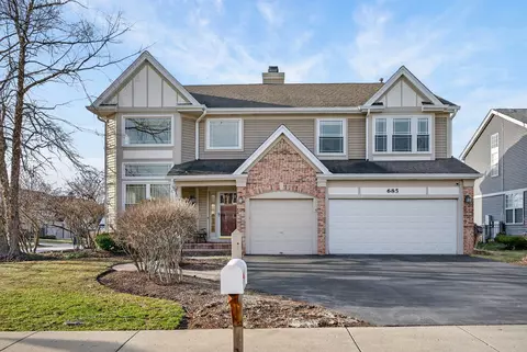 685 E Thornhill Ln, Palatine, IL 60074