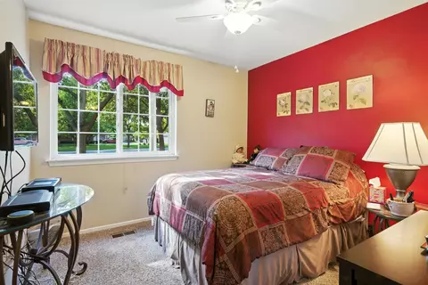Bedroom - 401 Cromwell Cir #4, Bartlett, IL 60103 photo 4 of 5