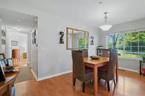 Dining - 401 Cromwell Cir #4, Bartlett, IL 60103 photo 3 of 3