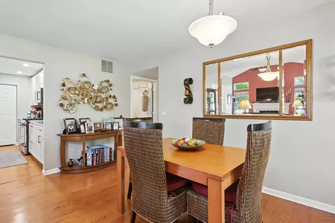 Dining - 401 Cromwell Cir #4, Bartlett, IL 60103 photo 2 of 3