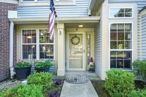 Exterior - 401 Cromwell Cir #4, Bartlett, IL 60103 photo 2 of 5