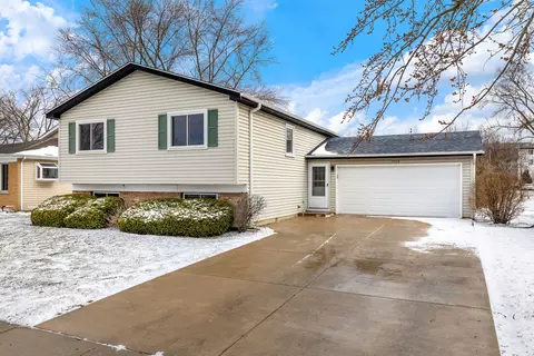 1006 Foxworth Blvd, Lombard, IL 60148
