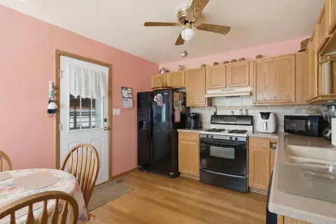 Kitchen - 3708 Pebble Crk, Mchenry, IL 60050 photo 1 of 2