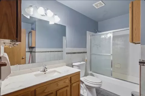 Bath - 3708 Pebble Crk, Mchenry, IL 60050 photo 1 of 2