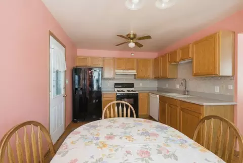 Kitchen - 3708 Pebble Crk, Mchenry, IL 60050 photo 2 of 2