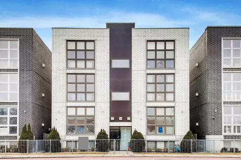 2435 W Belmont Ave #2E, Chicago, IL 60618