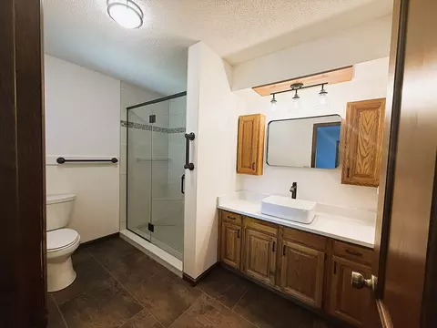Bath - 1225 Eustace Dr, Dixon, IL 61021 photo 2 of 4