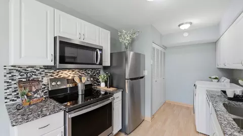 Kitchen - 1694 Valley Forge Ct #D, Wheaton, IL 60189 photo 4 of 4