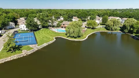 View/Area - 1694 Valley Forge Ct #D, Wheaton, IL 60189 photo 2 of 3