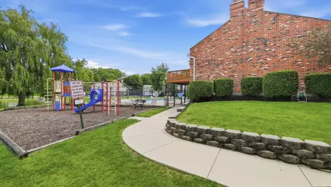 Exterior - 1694 Valley Forge Ct #D, Wheaton, IL 60189 photo 3 of 4