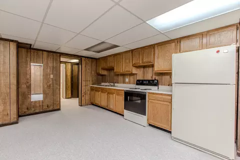 Kitchen - 8908 E 1400 North Rd, Bloomington, IL 61705 photo 5 of 6