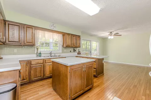Kitchen - 8908 E 1400 North Rd, Bloomington, IL 61705 photo 2 of 6