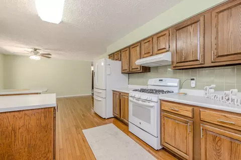 Kitchen - 8908 E 1400 North Rd, Bloomington, IL 61705 photo 4 of 6