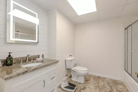 Bath - 8908 E 1400 North Rd, Bloomington, IL 61705 photo 6 of 6