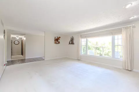 Living - 8908 E 1400 North Rd, Bloomington, IL 61705 photo 3 of 5