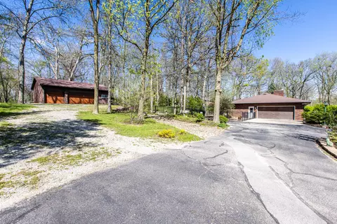 Exterior - 8908 E 1400 North Rd, Bloomington, IL 61705 photo 9 of 21